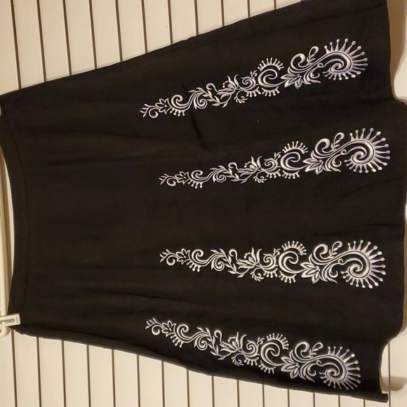 LOFT Printed Black A- Lined Skirt  8 - Picture 6 of 8